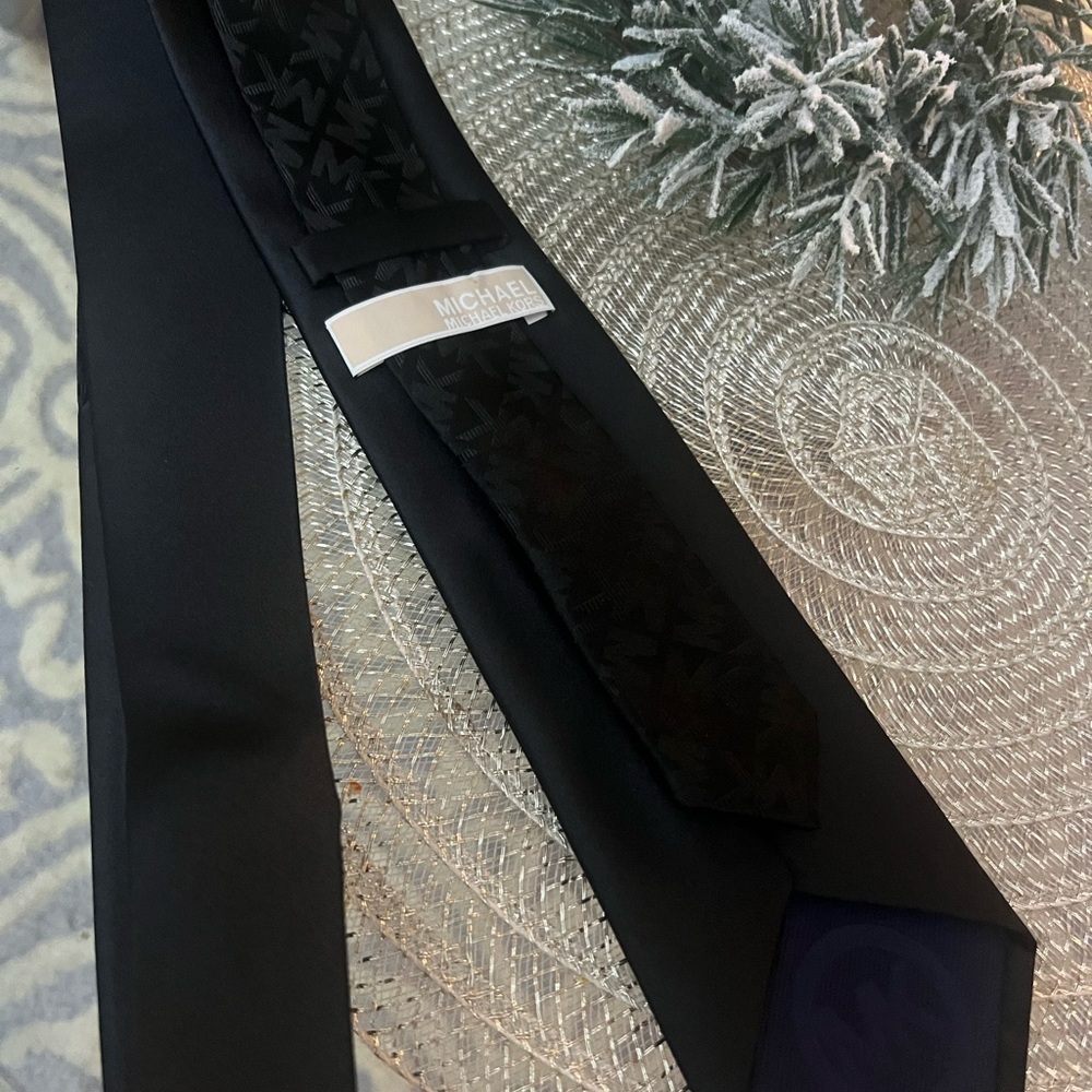 NWOT Michael Kors Elegant Black Silk Tie